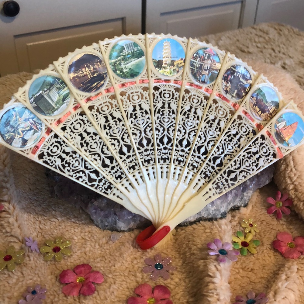 Collectible VTG Ladies 7” Celluloid Souvenir Fan😎